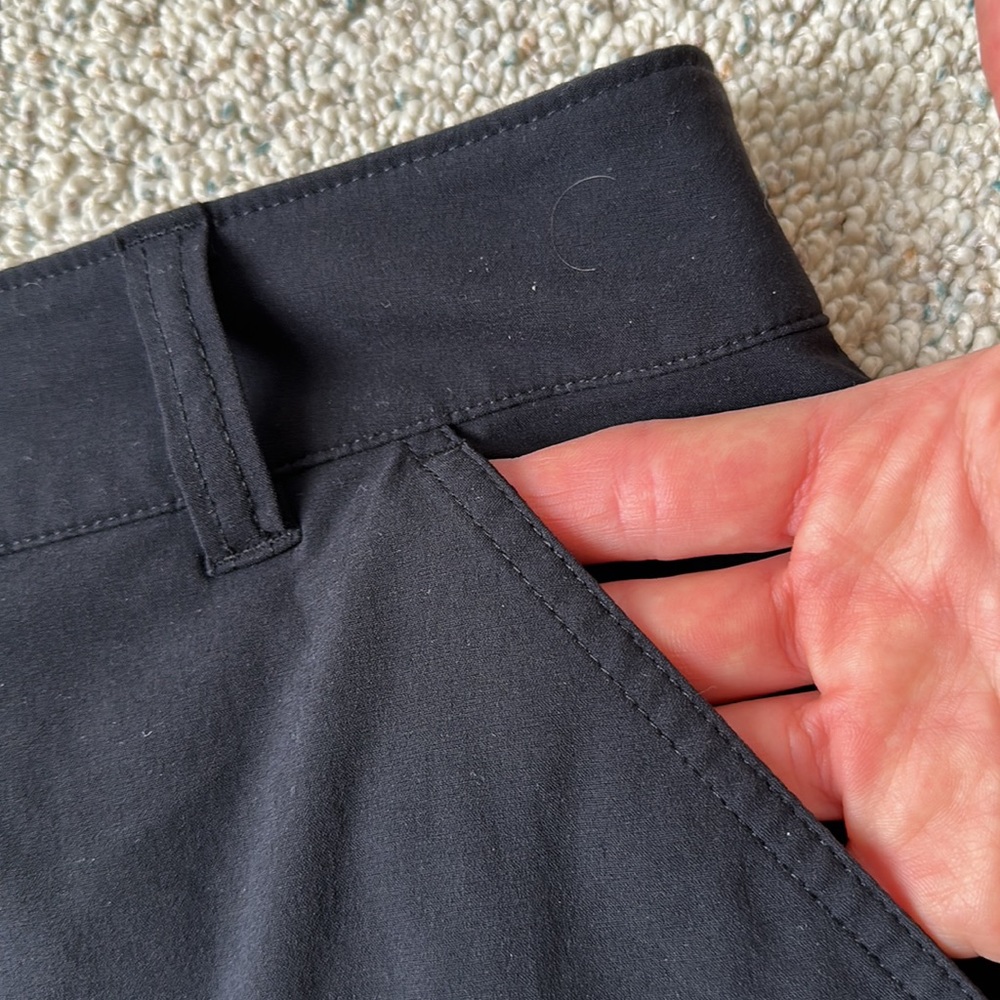 Columbia Size 8 Omni-shield skirt w/ mesh pockets. Great for over bathing suit. - Picture 3 of 9